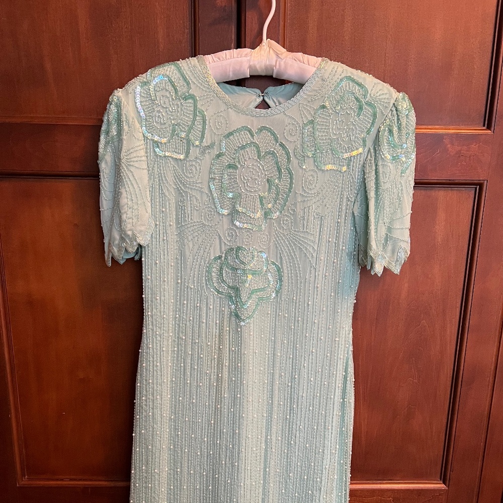 Mint sequined dress, retro beauty!